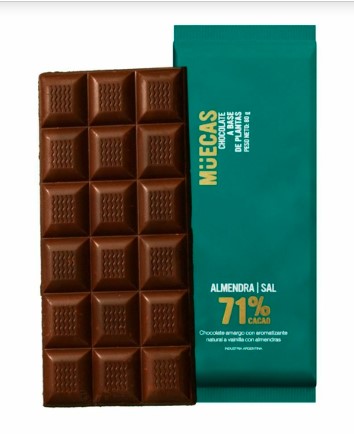 MUECAS - Barra de chocolate 71% cacao con almendras y sal x 80g
